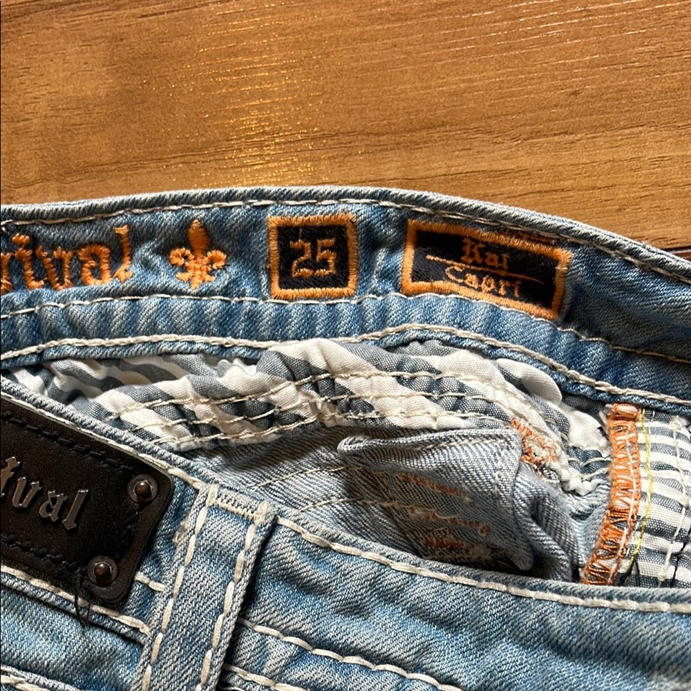 Stylish Blue Denim Jeans with Embroidered Pocket - Picture 7 of 7